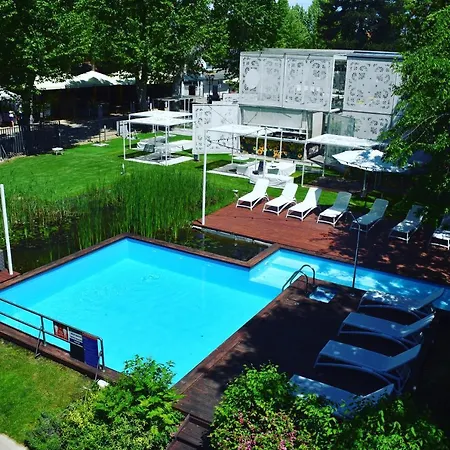 Renegade Hotel 2*