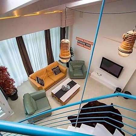 Hotel Renegade 2*
