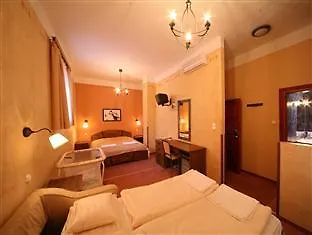Hotel Renegade