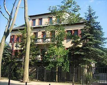 丽珍加特酒店 酒店