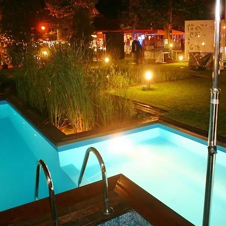 Renegade Hotel 2*