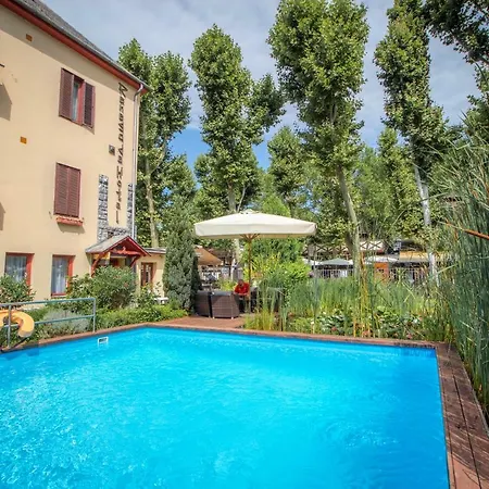 Renegade Hotel