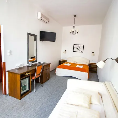 Hotel Renegade 2*