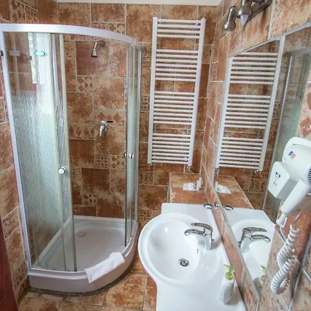Hotel Renegade 2*